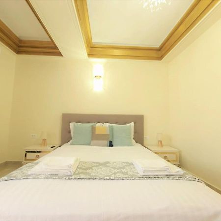 Laroka House Luxury Apartment City Center Universitate Bucureşti Ngoại thất bức ảnh