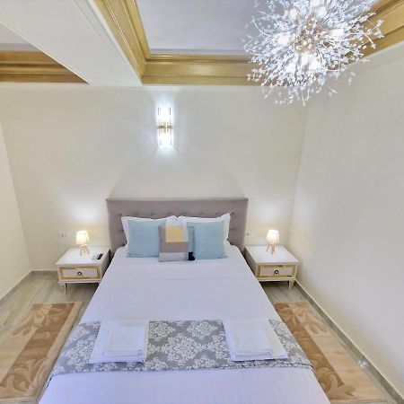 Laroka House Luxury Apartment City Center Universitate Bucureşti Ngoại thất bức ảnh