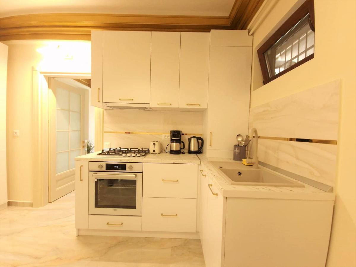 Laroka House Luxury Apartment City Center Universitate Bucureşti Ngoại thất bức ảnh