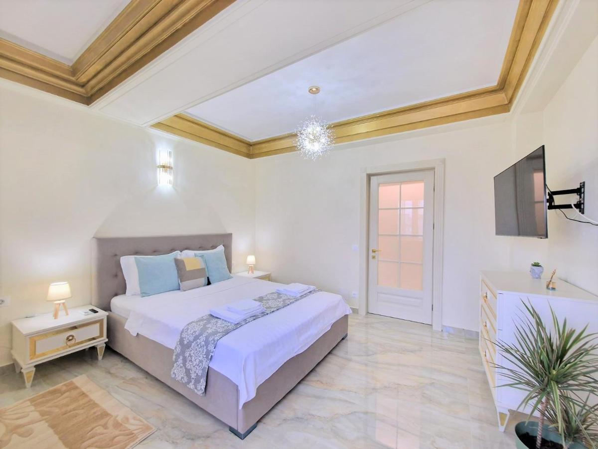 Laroka House Luxury Apartment City Center Universitate Bucureşti Ngoại thất bức ảnh