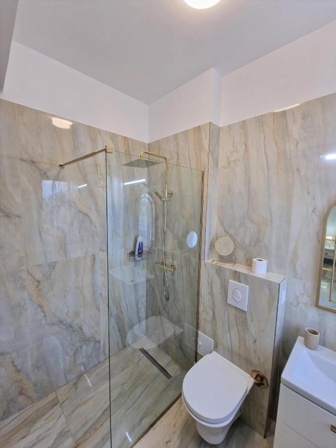 Laroka House Luxury Apartment City Center Universitate Bucureşti Ngoại thất bức ảnh