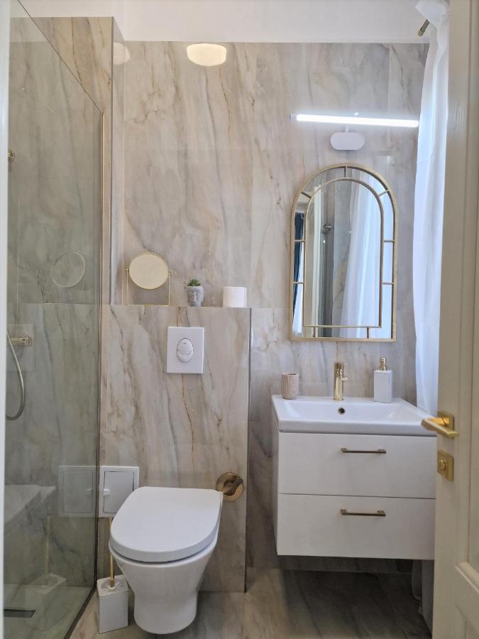 Laroka House Luxury Apartment City Center Universitate Bucureşti Ngoại thất bức ảnh