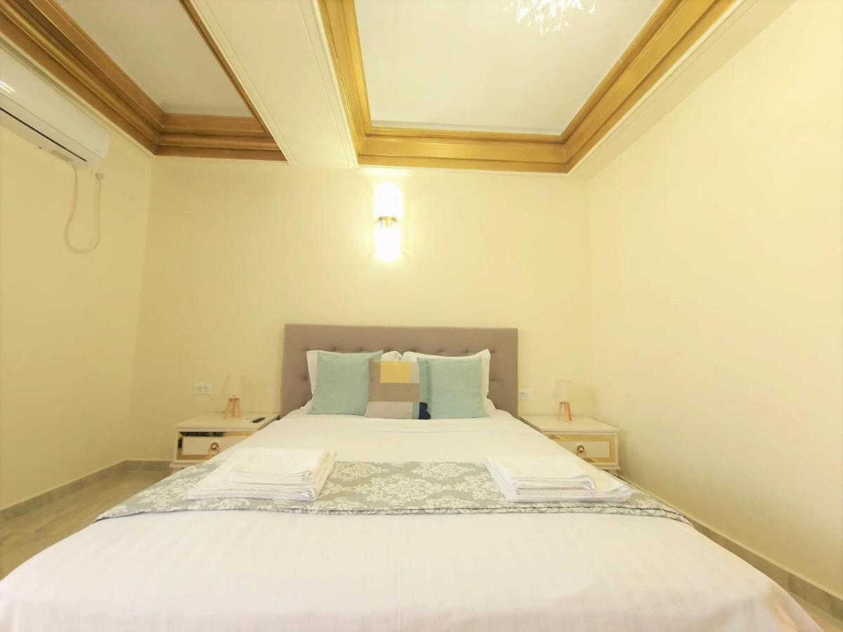 Laroka House Luxury Apartment City Center Universitate Bucureşti Ngoại thất bức ảnh
