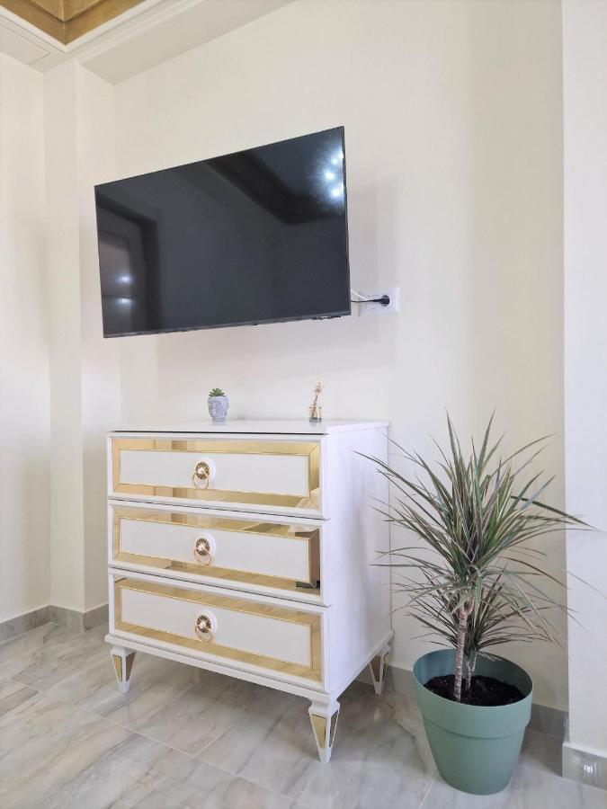 Laroka House Luxury Apartment City Center Universitate Bucureşti Ngoại thất bức ảnh