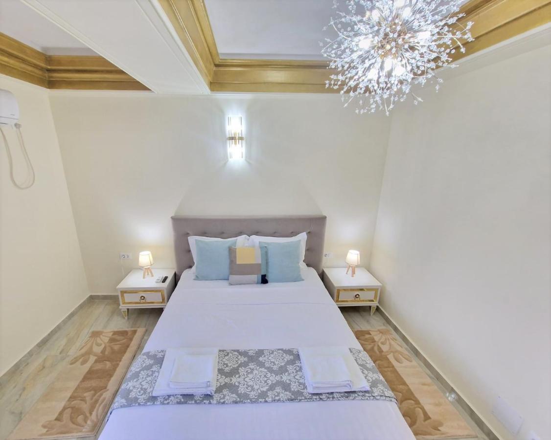 Laroka House Luxury Apartment City Center Universitate Bucureşti Ngoại thất bức ảnh